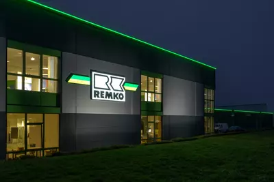 REMKO REMKO Kundenzentrum bei Nacht
